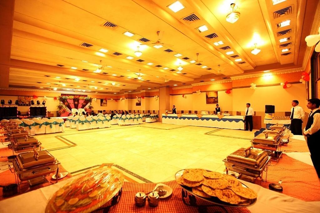 Brijwasi Royal Hotel Mathura Eksteriør billede